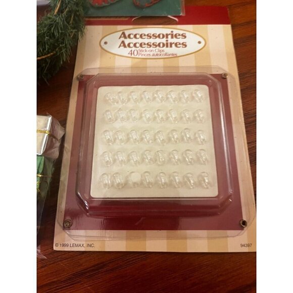 Vintage Christmas Village Accessories Bundle Lemax / Darice Clips, Wreath, 4 Set - Picture 4 of 5